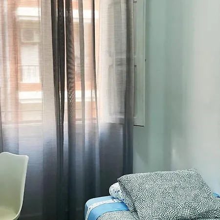 In La Petxina In Shared Homestay Valencia