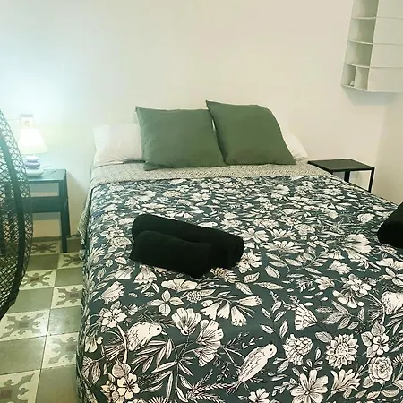 In La Petxina In Shared Homestay Valencia